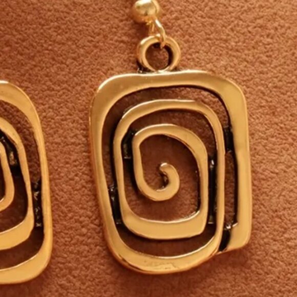 Vintage Bohemian - Antique Gold Electro-Plated Spiral Dangle Earrings - Picture 3 of 3